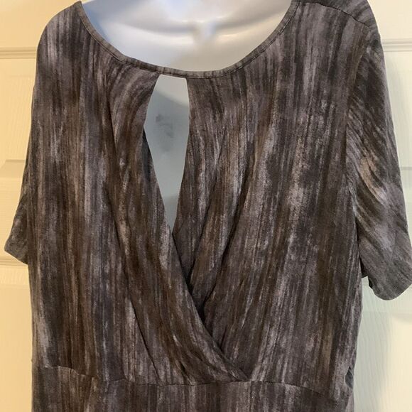 LOSA RINA collection, XL, crossover back, both shirts , good condition - Picture 8 of 14